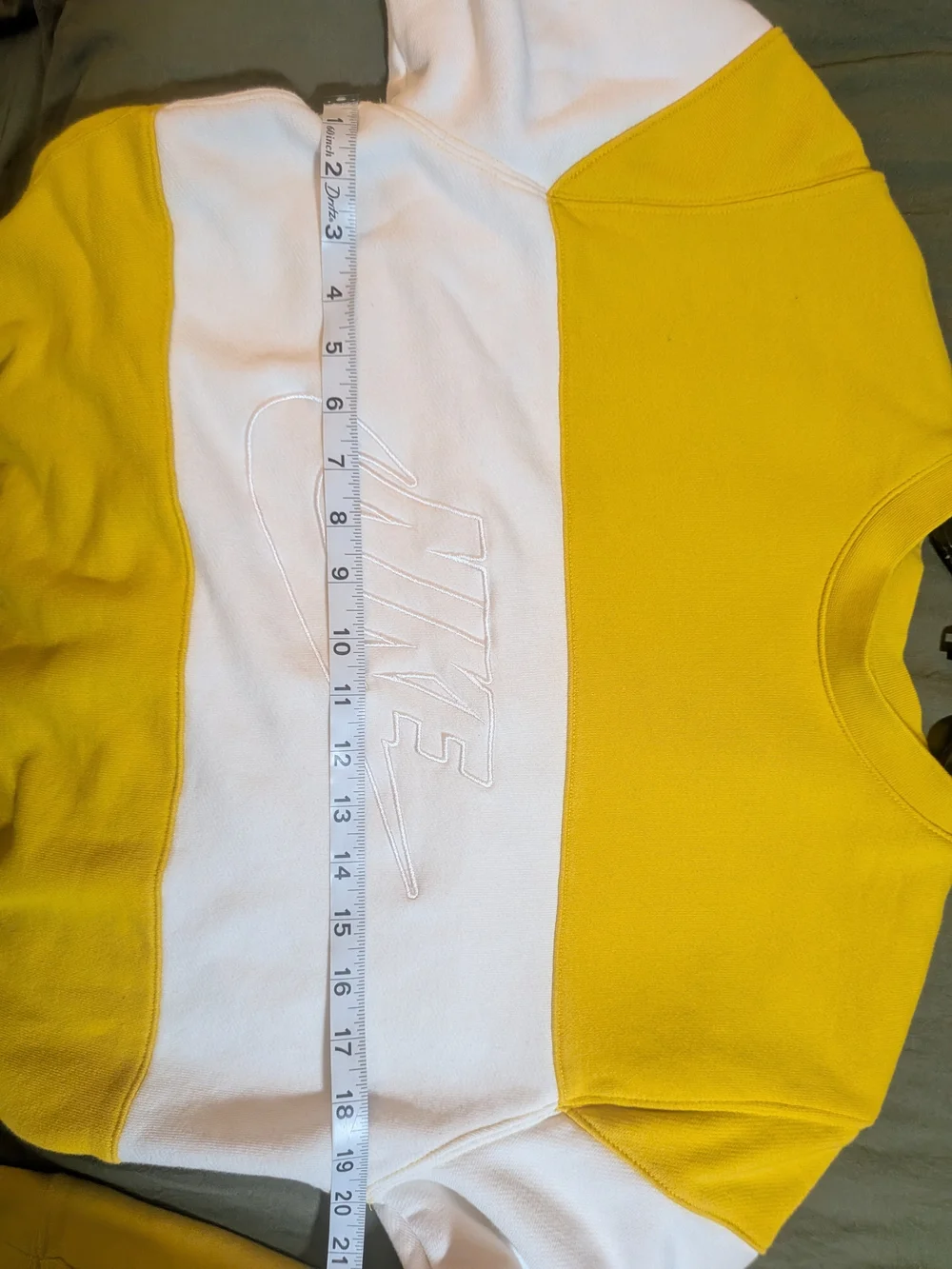 Nike Sportswear Club Fleece Crew-Neck Sweatshirt  Yellow & White Women's Small